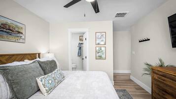 2 多间卧室、熨斗/熨衣板、WiFi、床单