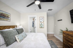 2 bedrooms, iron/ironing board, WiFi, bed sheets