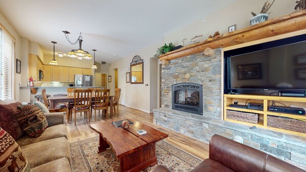 Televisio, takka, DVD-soitin, stereot