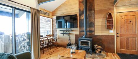TV, fireplace, DVD player