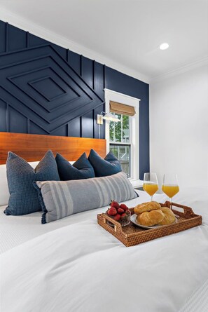 3 bedrooms, desk, iron/ironing board, travel cot - Park Circle Paradise - Pool, Putts & 3 King Suites (North Charleston)