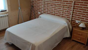 4 Schlafzimmer, Bügeleisen/Bügelbrett, kostenloses WLAN, Bettwäsche
