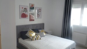 2 chambres, fer et planche à repasser, accès au Wi-Fi (inclus)