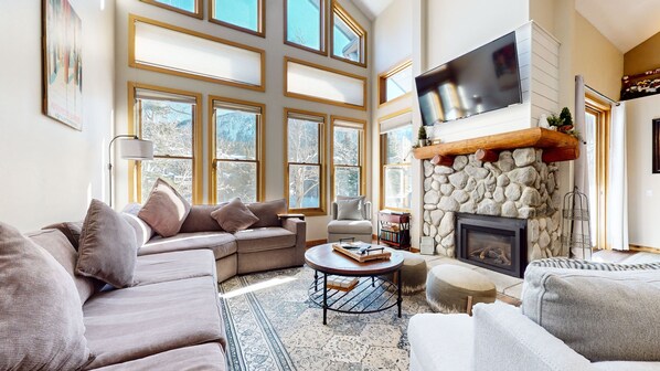 TV, fireplace