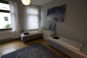 3 Schlafzimmer, Reisekinderbett, kostenloses WLAN, Bettwäsche