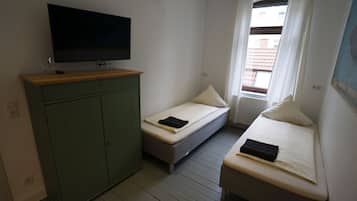 3 Schlafzimmer, Reisekinderbett, kostenloses WLAN, Bettwäsche