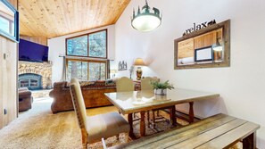 Dining - Woodlands 25 Updated and Spacious, Quiet with Forest Setting Views townhouse by RedAwning (Mammoth Lakes)