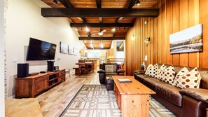TV, fireplace