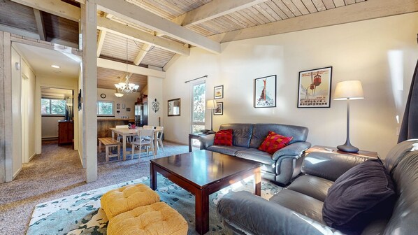 TV, caminetto, studio