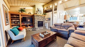 TV, fireplace - Mammoth Estates 127 Large Mountain Cabin, Private Washer Dryer, Phenomenal location, Steps from The Village by RedAwning (Mammoth Lakes)