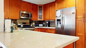 Kühlschrank, Mikrowelle, Ofen, Geschirrspüler