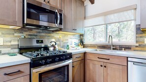 Kühlschrank, Mikrowelle, Ofen, Geschirrspüler