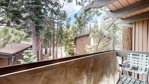 Property grounds - Mammoth Estates 129 Rustic Spacious condo. Prime location, Bus stop near by, Walk to The Village by RedAwning (Mammoth Lakes)