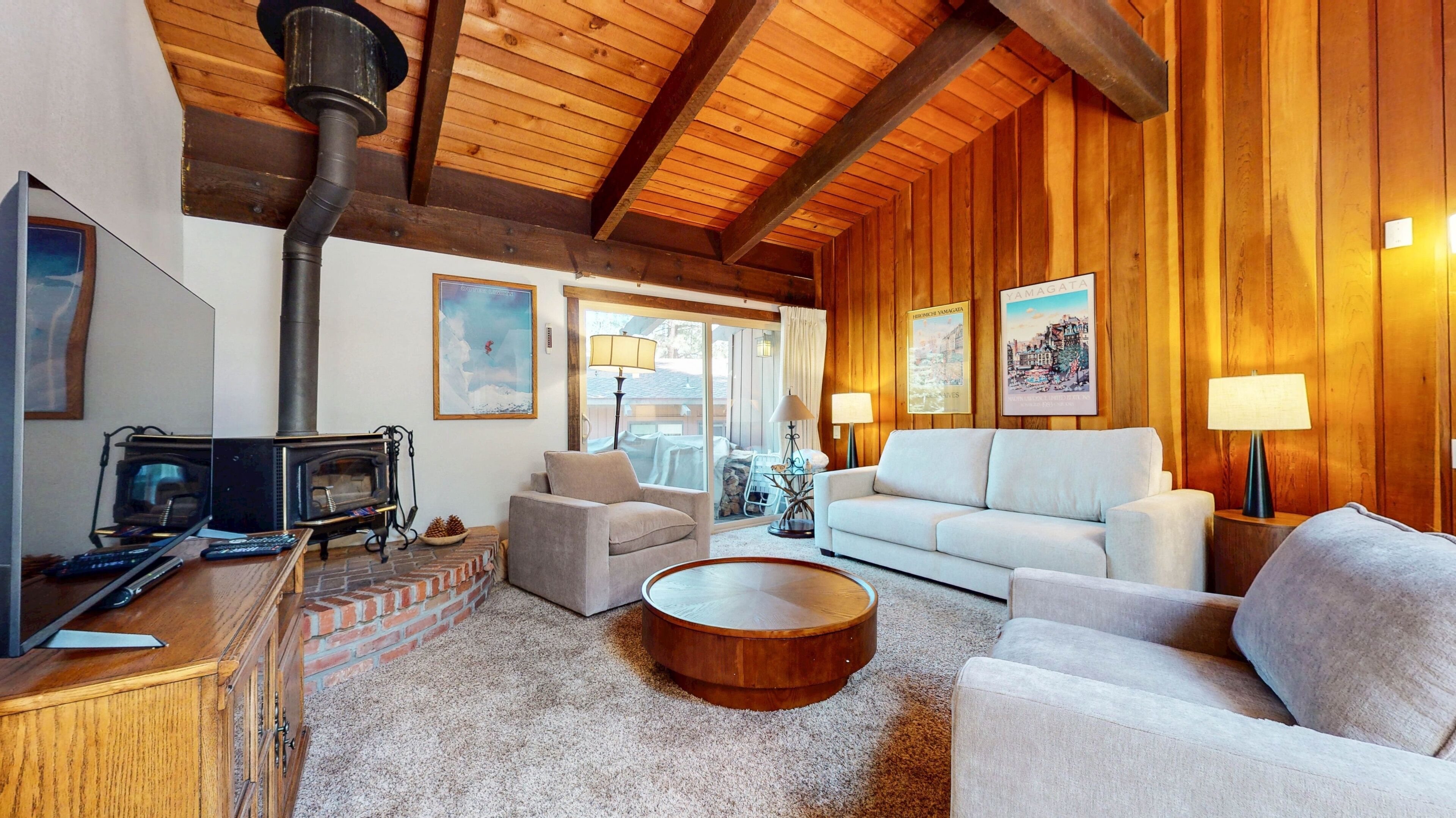 TV, fireplace, ping pong