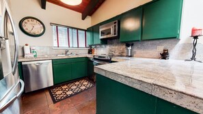 Kühlschrank, Mikrowelle, Ofen, Geschirrspüler