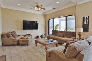Smart TV, books, printers - Marina Views and Closest Home to Town in Pedregal! Sleeps max 8  (Cabo San Lucas)