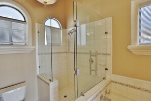 Bathtub, hair dryer, towels, soap - Marina Views and Closest Home to Town in Pedregal! Sleeps max 8  (Cabo San Lucas)