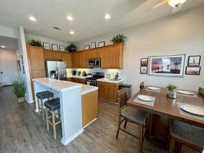 Fridge, microwave, oven, stovetop - Swanky 3 bdrm, 2 bath Villa, sleeps 8, Level 2 EV Charger, w/ Private Pool & Spa (Indio)