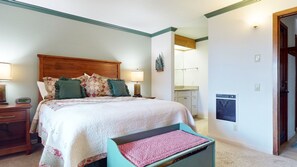 2 bedrooms, WiFi, bed sheets - Meadow Ridge 28 Spacious and Secluded, Private Washer Dryer, Close to Eagle by RedAwning (Mammoth Lakes)