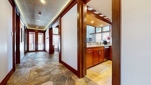 Interior - Obsidian 7 Deluxe 5000 sq ft House, Private Jacuzzi and Movie Theater, Close to Eagle by RedAwning (Mammoth Lakes)