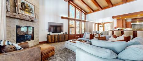 Fernseher, Kamin, DVD-Player, Stereoanlage