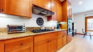 Refrigerador, microondas, horno y lavavajillas