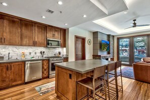 Kjøleskap, mikrobølgeovn, ovn og oppvaskmaskin