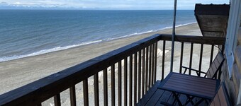 Beach Front Alaskan Lodge with 10 rooms!