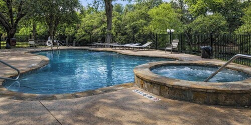 Shared Pool & Hot Tub | Walk to Downtown!