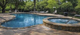 Shared Pool & Hot Tub | Walk to Downtown!