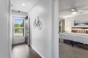 2 chambres, fer et planche à repasser, Wi-Fi, draps fournis