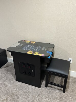 Games room - Lake Views! Comforts of home w/the fun of the lake; garage/hottub/laundry & more (Glendo)