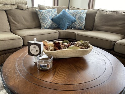 Lake Views! Comforts of home w/the fun of the lake; garage/hottub/laundry & more