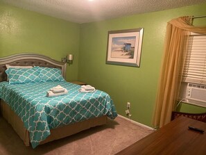 2 habitaciones, escritorio, tabla de planchar con plancha y wifi gratis