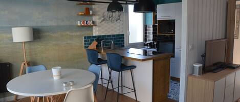 冰箱、微波炉、烤箱、炉灶