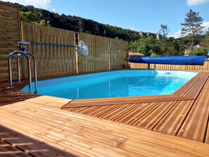 Alberca al aire libre y alberca climatizada