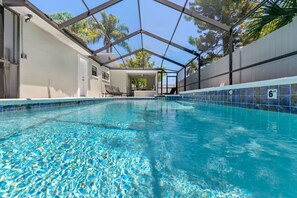 Outdoor pool - ⭑ Tampa Pool Family Home- Clean- Cozy-Great Location ⭑ (Tampa)