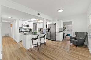 Fridge, microwave, oven, stovetop - ⭑ Tampa Pool Family Home- Clean- Cozy-Great Location ⭑ (Tampa)