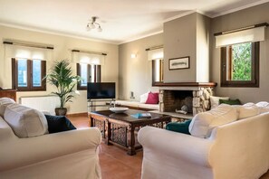 Living area - Luxurious Pool Villa Kavalos (6-11people) (Kavallos)