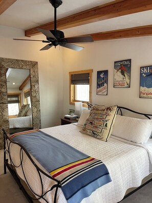 4 bedrooms, in-room safe, desk, iron/ironing board