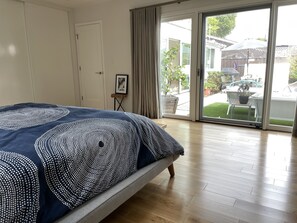 3 室のベッドルーム、デスク、アイロン / アイロン台、WiFi (無料)