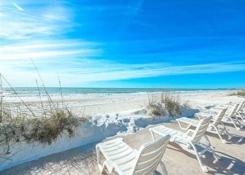 Beachfront Escape | Spa | Sunset Views from Balcony I Fabulous location, Trolley