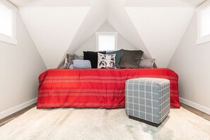 1 bedroom, desk, WiFi, bed sheets