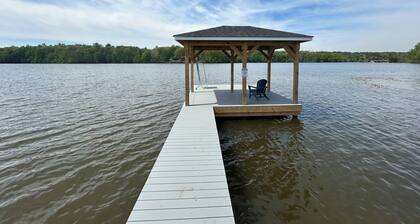 Blue Heron Cottage Cute Lake Front + Kayaks + Stars + Boat Launch & Slip