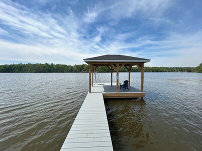 Blue Heron Cottage Cute Lake Front + Kayaks + Stars + Boat Launch & Slip