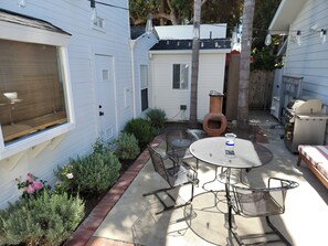 Outdoor dining - Very Clean Home in Great Location + Great Light (Costa Mesa)