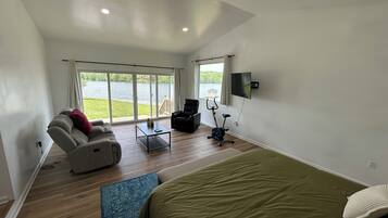 3 bedrooms, desk, free WiFi, bed sheets