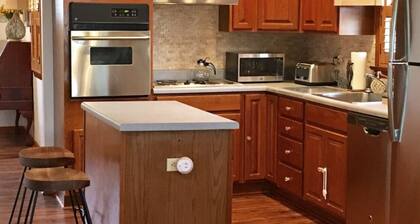 Whippoorwill Cottage - Dock, Fire Pit, Boat Launch, Spectacular Views