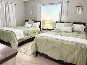3 habitaciones, escritorio, tabla de planchar con plancha y wifi gratis