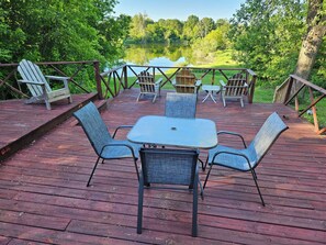 Outdoor dining - Lakefront Lodge! Private 6 acres; Great Fishing; Dog Friendly; Close to Dells (Oxford)